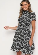 Sukienki - Czarno-Szara Sukienka Koktajlowa o Koszulowym Kroju na Guziki z Paskiem z Perełką Vimari - miniaturka - grafika 1