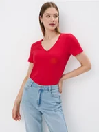 Koszulki i topy damskie - Mohito - Czerwony t-shirt z dekoltem V - czerwony - miniaturka - grafika 1