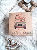 Pamiątka Chrztu Świętego - Kuferek wspomnień SAFARI W SAMOCHODZIE z imieniem, prezent na roczek, chrzest - miniaturka - grafika 1