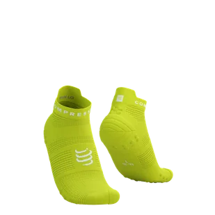 COMPRESSPORT Skarpetki do biegania krótkie ProRacing Socks V4 green sheen/white - Skarpetki sportowe męskie - miniaturka - grafika 1