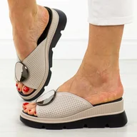 Klapki i japonki damskie - Beżowe skórzane klapki damskie na koturnie S.Barski 662 - S.BARSKI - miniaturka - grafika 1