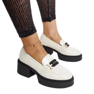 Mokasyny damskie - Beżowe półbuty na obcasie lakierowane Vinceza beżowy - miniaturka - grafika 1