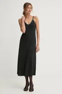 Sukienki - Pepe Jeans sukienka NOELIA kolor czarny midi rozkloszowana PL953643 - miniaturka - grafika 1