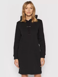 Sukienki - Calvin Klein Sukienka dzianinowa Hoodie K20K203574 Czarny Regular Fit - grafika 1