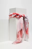 Apaszki i szaliki damskie - Wzorzysty szal z delikatnymi frędzlami różowy - miniaturka - grafika 1