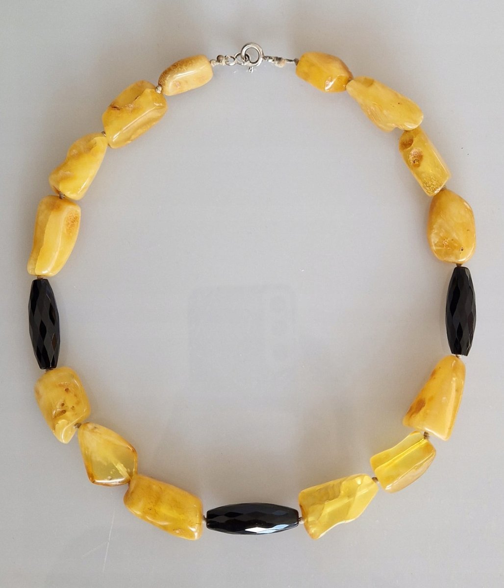 Naszyjnik z mlecznych bursztynów korale bursztynowe mleczne turmalin czarny