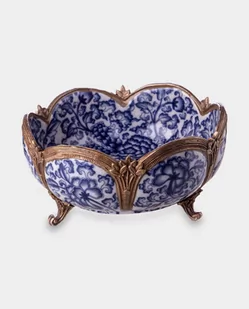 Porcelanowa Miseczka okuta Brązem z Niebieskimi Kwiatami na Białym Tle - Zabawki kreatywne - miniaturka - grafika 1