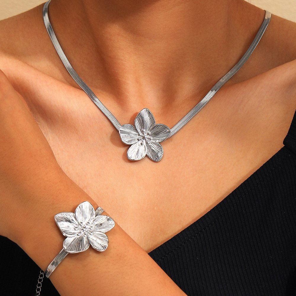 efektowny modny KOMPLET BIŻUTERII naszyjnik i bransoletka kolor srebrny