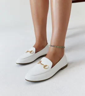 Białe mokasyny z klamerką Erminia -39 - Mokasyny damskie - miniaturka - grafika 1