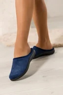 Kapcie damskie - Granatowe kapcie damskie Inblu obuwie domowe z haftowanymi sercami VXYWLL98 - miniaturka - grafika 1