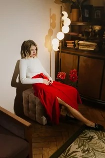 Spódnice - Spódnica plisowana czerwonego koloru - grafika 1