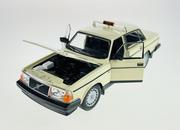 Samochody i pojazdy dla dzieci - WELLY VOLVO 240 GL TAXI 1:24 SAMOCHÓD NOWY METALOWY MODEL - miniaturka - grafika 1