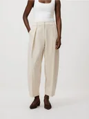 Spodnie damskie - Reserved - Spodnie barrel z zakładkami - beżowy - miniaturka - grafika 1