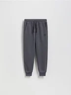 Spodnie i spodenki dla chłopców - Reserved - Joggery z bawełną - ciemnoszary - miniaturka - grafika 1