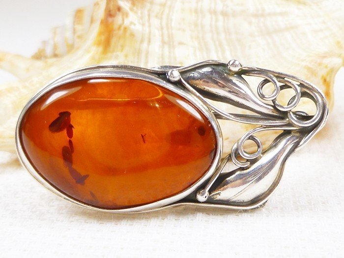 Broszka srebrna z bursztynem, handmade 410-211