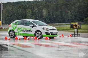 Sjs s.a.-driving experience Indywidualny trening bezpiecznej jazdy (I stopień) - Vouchery - miniaturka - grafika 1