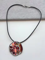 Naszyjniki - Ozdobny naszyjnik czerwony koło motyle rzemień 45cm stal - miniaturka - grafika 1