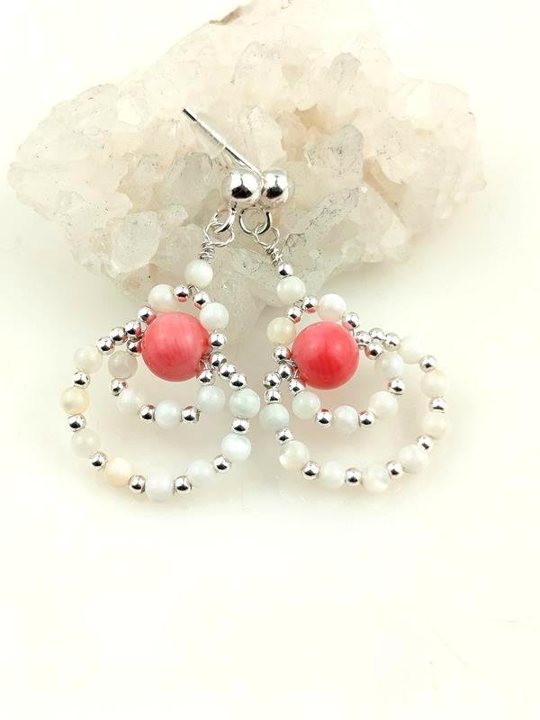 Masa perłowa i koral - kolczyki ze srebra, wymiary 3x1.7 cm, waga 3.2 grama, rękodzieło