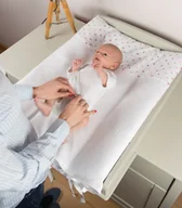 Przewijaki - Mata do przewijania ze zdejmowalnym pokrowcem frotte biała w gwiazdki - miniaturka - grafika 1