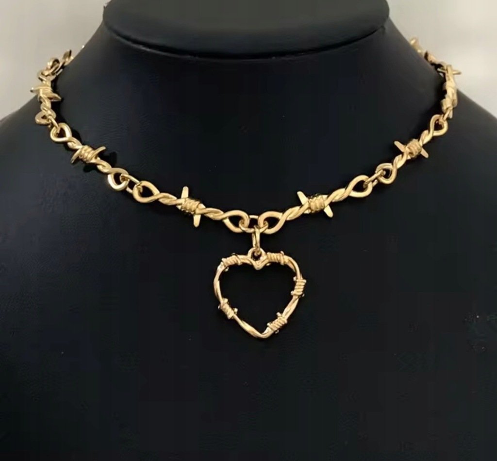 Naszyjnik Wisiorek Korona Cierniowa z Sercem Drut Kolczasty Serce Złote Y2K