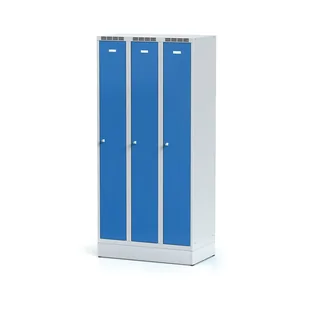 Alfa 3 Metalowa szafka ubraniowa trzydrzwiowa, na cokole, niebieskie drzwi, zamek cylindryczny 1261588 - Szafki BHP - miniaturka - grafika 1
