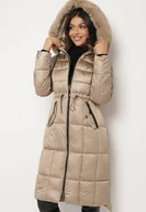 Kurtki damskie - Ciemnobeżowa Pikowana Kurtka z Kapturem z Futerkiem z Możliwością Odpięcia Ściągana w Talii Ravanna - miniaturka - grafika 1