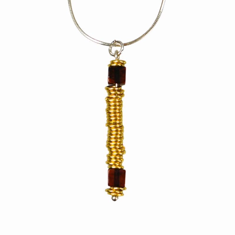 Wisior z wiśniowym bursztynem