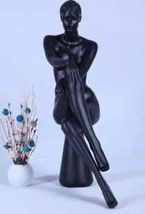 Abstrakcyjny kolor skóry w matowym EH16-8 siedząca kobieta manekin czarny szykowna modna modelowana fryzura - Manekiny wystawowe - miniaturka - grafika 1