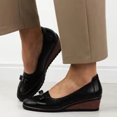 Czółenka - Czarne ażurowe czółenka damskie na koturnie Vinceza 58263 - miniaturka - grafika 1