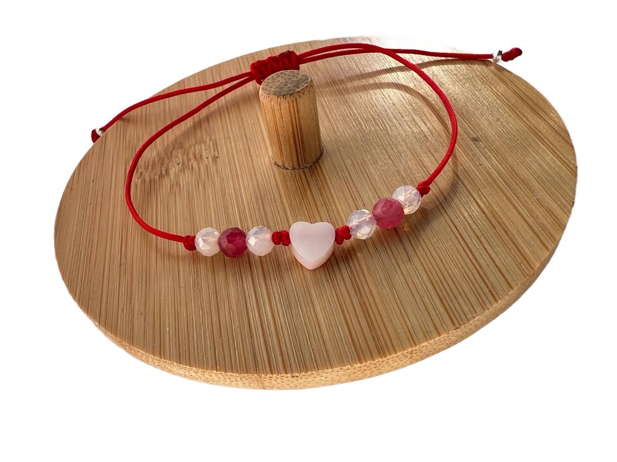 BRANSOLETKA na sznurku Czerwonym serce różowe Opal Ametyst