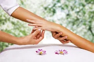 Czasopisma - Manicure hybrydowy oraz masaż dłoni w Warszawie - miniaturka - grafika 1