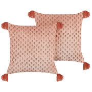 Poduszki dekoracyjne - Lumarko Zestaw 2 welurowych poduszek dekoracyjnych z frędzlami roślinny motyw 45 x 45 cm różowe RUMHORA - miniaturka - grafika 1
