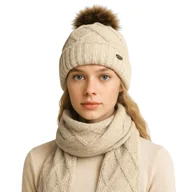 Czapki damskie - Zimowy komplet damski czapka z pomponem ocieplana polarem i szal beżowy - miniaturka - grafika 1