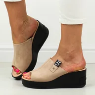 Klapki i japonki damskie - Beżowe klapki damskie na koturnie Vinceza 58291 - miniaturka - grafika 1