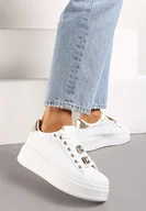 Moda i Uroda OUTLET - Biało-Złote Sneakersy na Platformie z Odpinanymi Zawieszkami Przy Sznurówkach Harhi - miniaturka - grafika 1