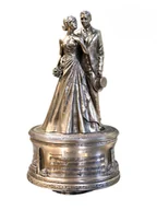 Figurki dekoracyjne - POZYTYWKA PARA MŁODA – ELEGANCKA FIGURKA ŚLUBNA NA PREZENT WESELNY - miniaturka - grafika 1