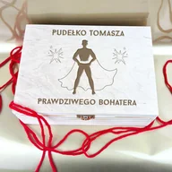 Gadżety dla niej i dla niego - Pudełko Prawdziwego bohatera z imieniem - miniaturka - grafika 1