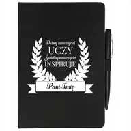 Notesy i bloczki - NOTES PLANER+ DŁUGOPIS A5 ŚWIETNY NAUCZYCIEL IMIĘ - miniaturka - grafika 1