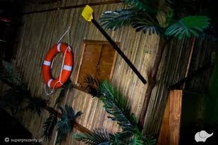 Dom zagadek Escape room "Poza Światem" w Warszawie - Vouchery - miniaturka - grafika 1