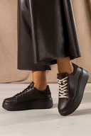 Półbuty damskie - Czekoladowe sneakersy skórzane damskie buty sportowe na platformie sznurowane PRODUKT POLSKI Casu M8713H7 - miniaturka - grafika 1