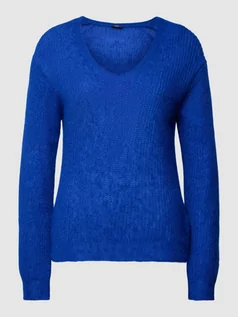 Swetry damskie - Sweter z dzianiny z dekoltem w serek - grafika 1