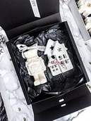 Świece - Zestaw prezentowy w ozdobnym pudełku - Świeca Dziadek do Orzechów i domki - miniaturka - grafika 1