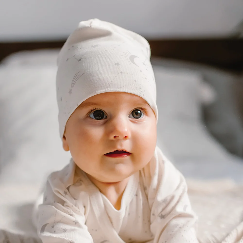 Eevi Czapka dziecięca PETITE gwiazdki ecru 56