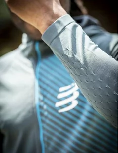 COMPRESSPORT Termiczna bluza biegowa 3D THERMO SEAMLESS HOODIE ZIP magent/mosaic blue - Bluzy sportowe męskie - miniaturka - grafika 3