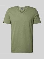 Koszulki męskie - T-shirt z dekoltem w serek - miniaturka - grafika 1