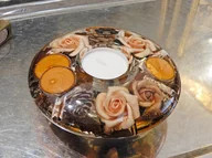 Świeczniki - Szklany świecznik z jesienną kompozycją z różami zatopioną w szkle - miniaturka - grafika 1