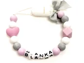 Akcesoria do smoczków - Silikonowa zawieszka do smoczka z imieniem DOWOLNE IMIĘ kolor fioletowy - miniaturka - grafika 1