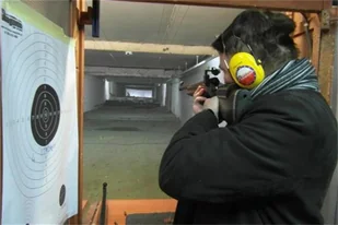 Strzelanie z karabinu w Poznaniu - Czasopisma - miniaturka - grafika 1