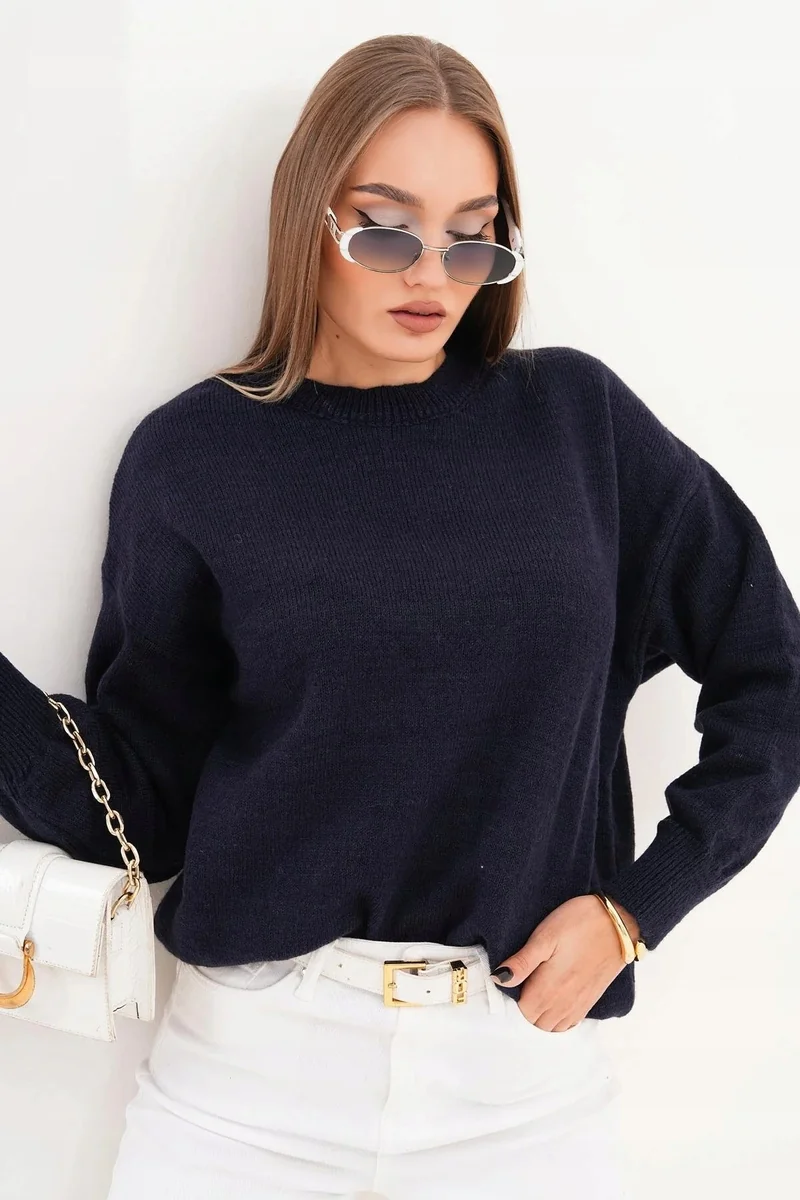 GRANATOWY SWETER DAMSKI Z DŁUGIM RĘKAWEM I GŁADKĄ FAKTURĄ 5IA