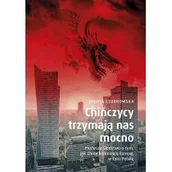 Felietony i reportaże - Chińczycy trzymają nas mocno. Pierwsze śledztwo o tym, jak Chiny kolonizują Europę, w tym Polskę wyd. specjalne - miniaturka - grafika 1